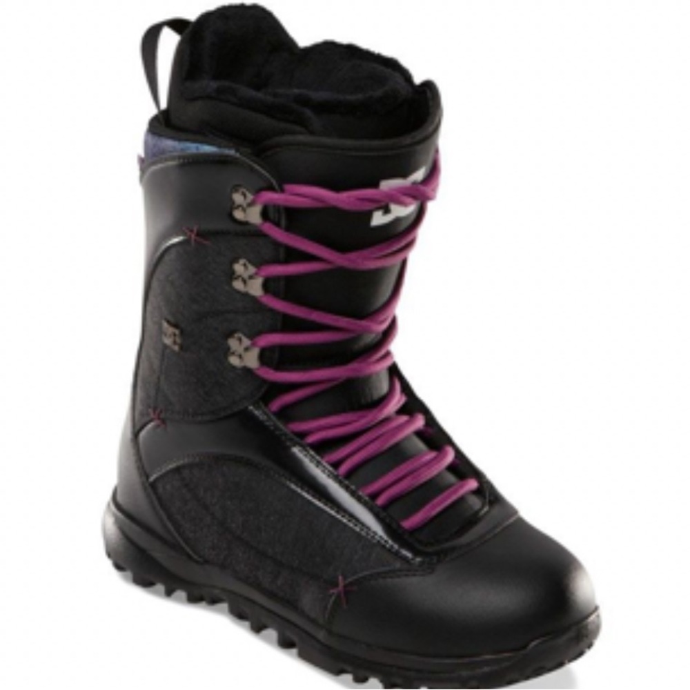 Size 8 Women’s Snowboarding Boots DC